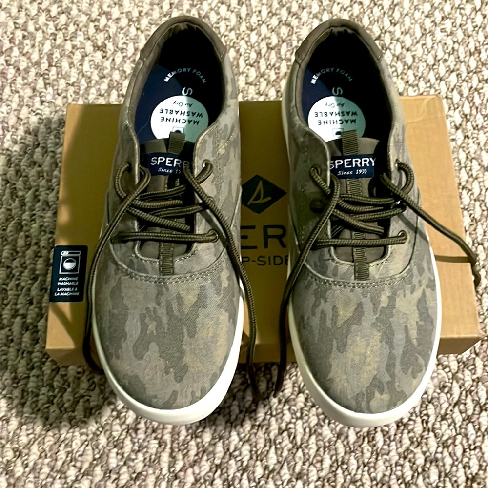 NWT Boys Sperry Topsider spinnaker washable camo shoes new with box! Size 4